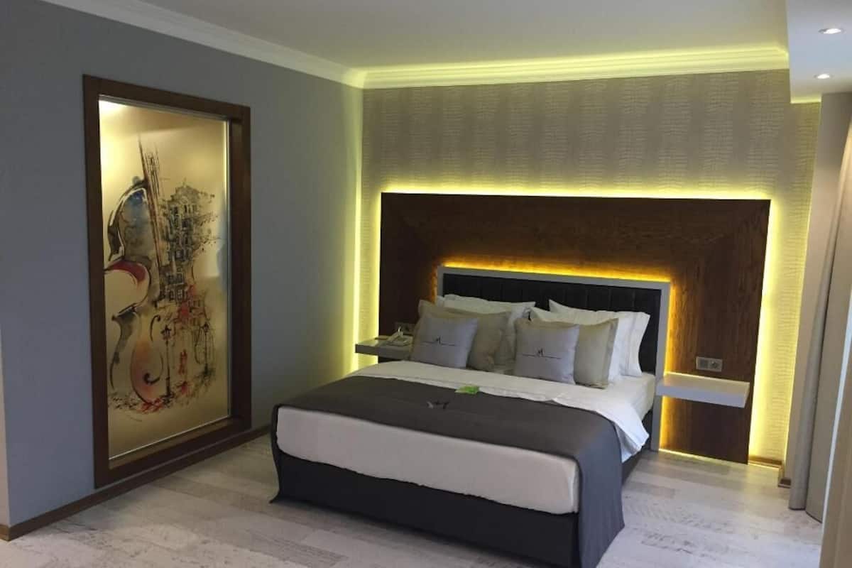 Minibar, in-room safe, soundproofing, iron/ironing board