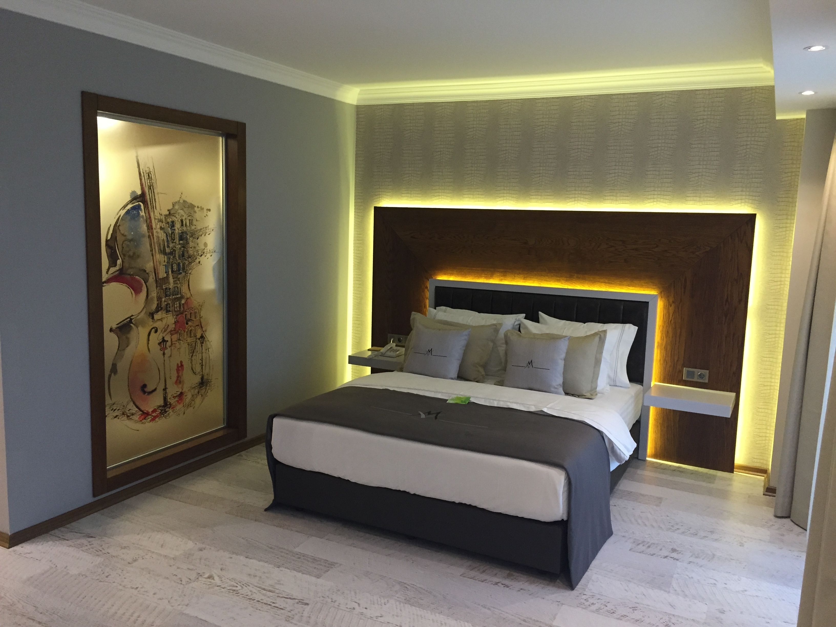 deluxe room, 1 queen bed | 1 bedroom, minibar, in-room safe, soundproofing