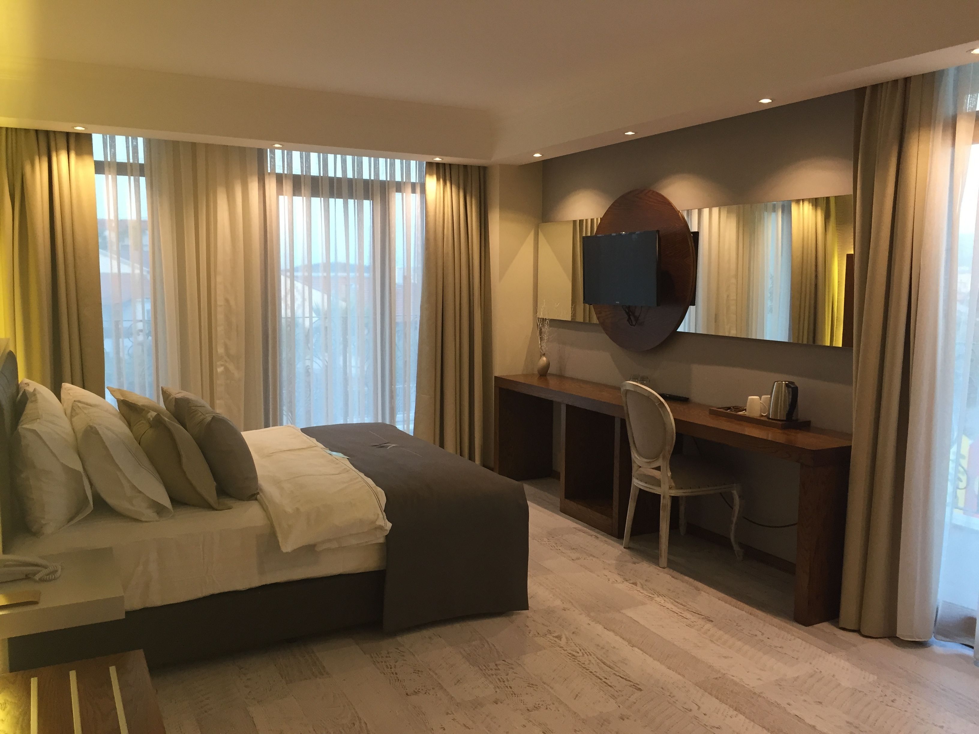 room (corner) | 1 bedroom, minibar, in-room safe, soundproofing