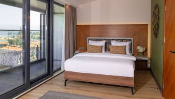 Deluxe Room with Sea View | Minibar, in-room safe, soundproofing, iron/ironing board