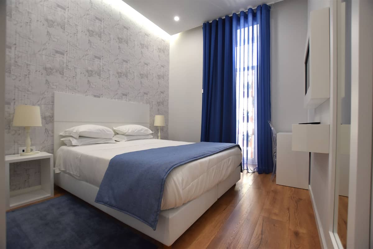 Camera con letto matrimoniale o 2 letti singoli | Tende oscuranti, Wi-Fi gratuito, lenzuola