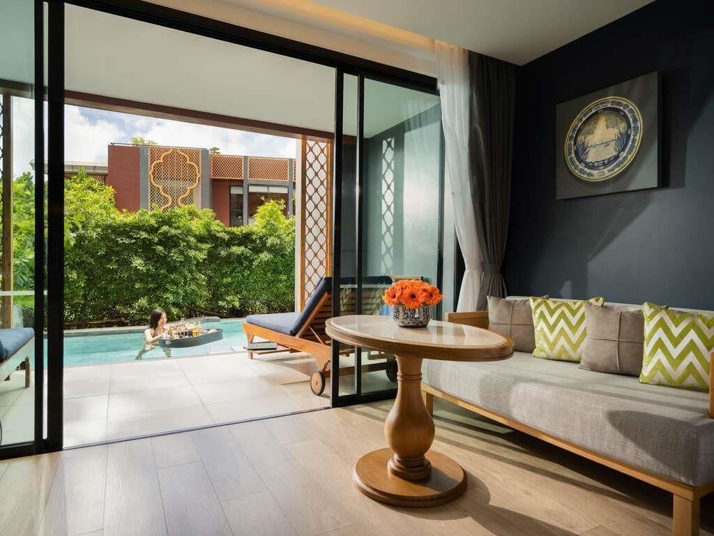Suite Deluxe, 1 cama de matrimonio grande, acceso a la piscina, vistas al jardín | Ropa de cama de alta calidad, edredones de plumas, minibar y caja fuerte