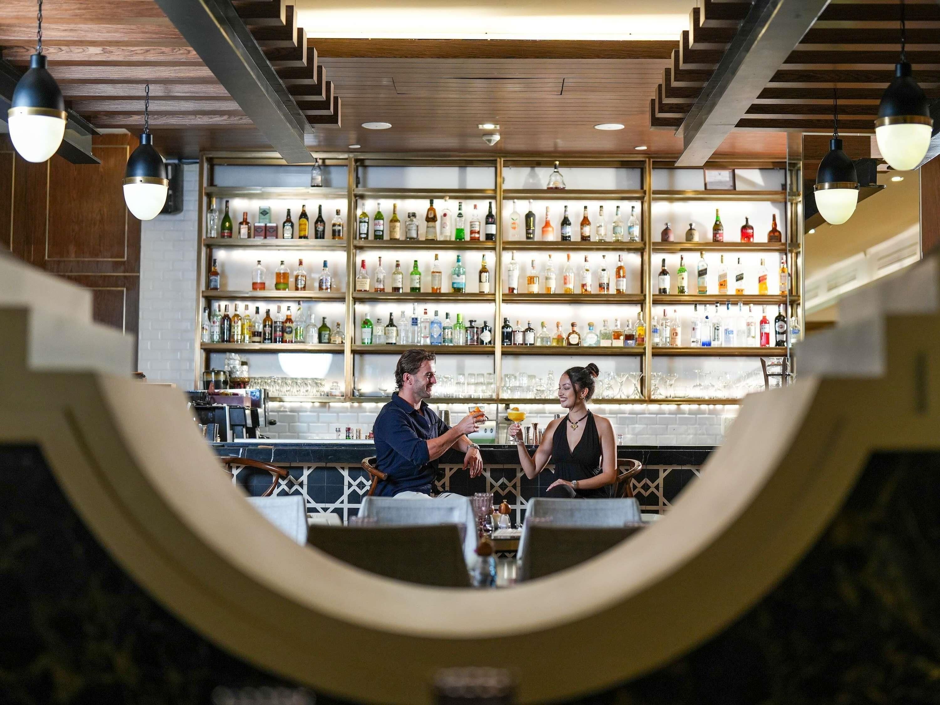 3 restaurantes; se sirven desayunos, almuerzos y cenas