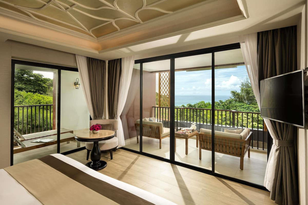 Deluxe Suite, 1 King Bed, Sea View (Whirlpool bath) | 1 bedroom, premium bedding, down duvets, minibar