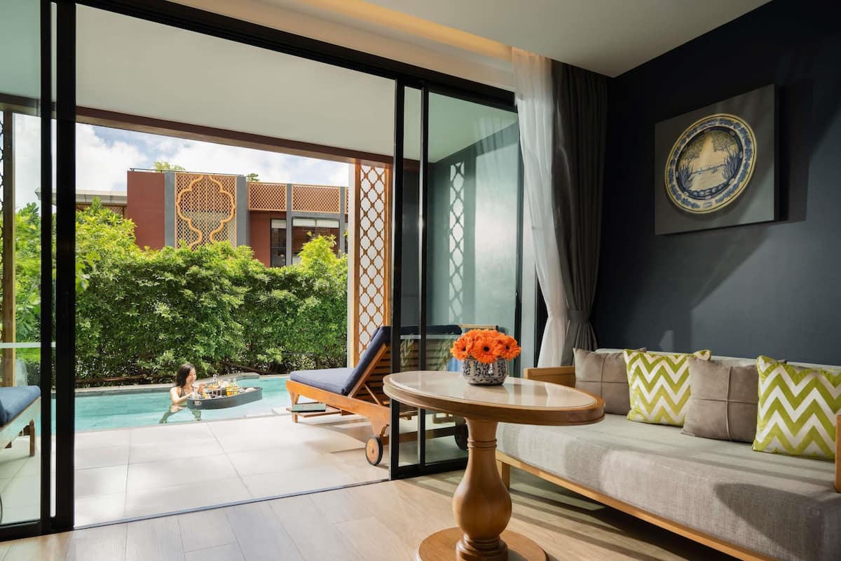Deluxe Suite, 1 King Bed, Pool Access, Garden View | 1 bedroom, premium bedding, down comforters, minibar
