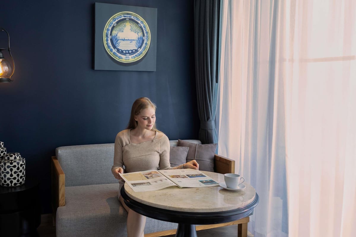 Deluxe kamer, 1 kingsize bed, balkon, uitzicht op bergen | 1 slaapkamer, luxe beddengoed, donzen dekbedden, een minibar