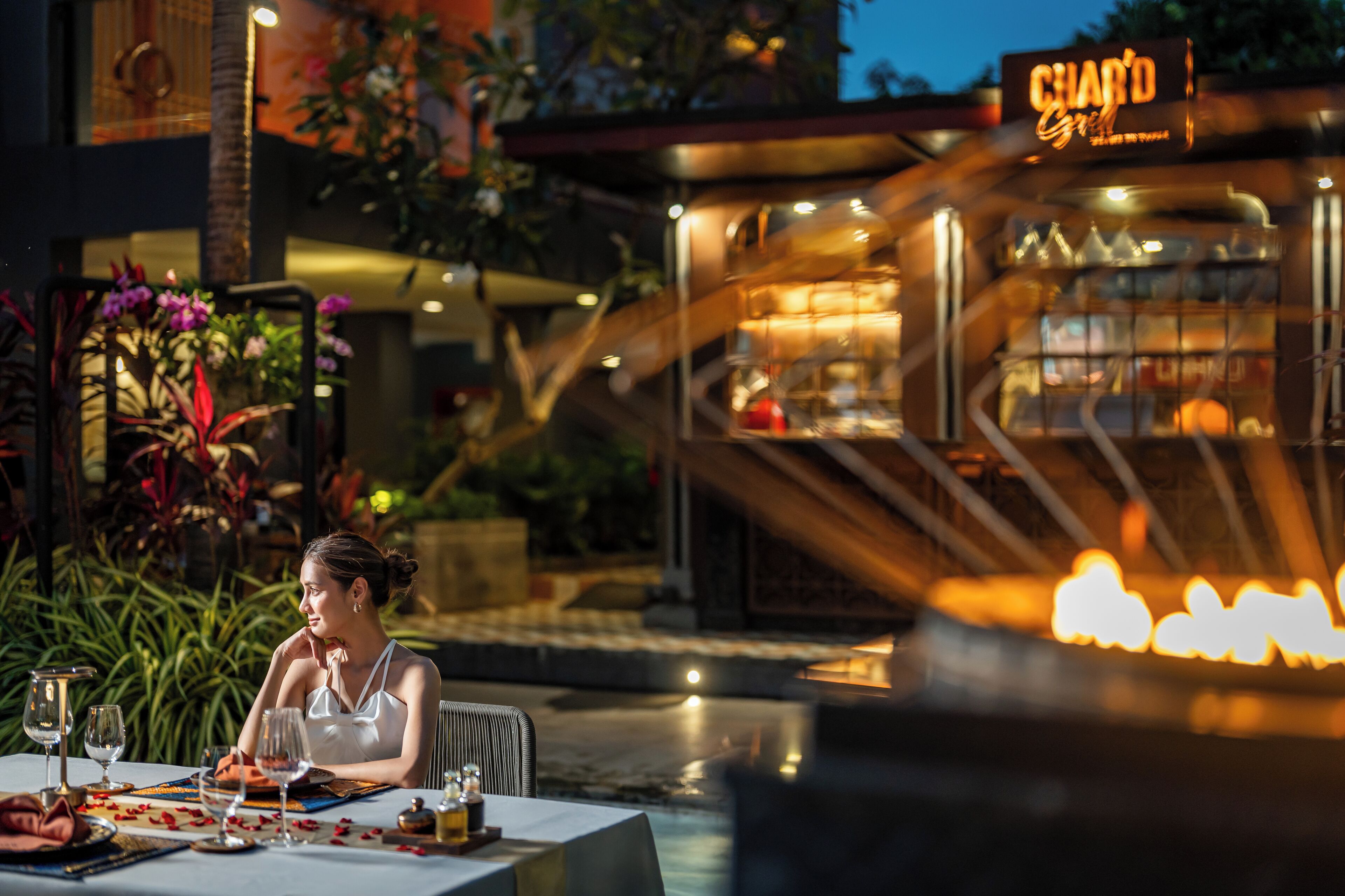 3 restaurants, breakfast, lunch served; local and international cuisine