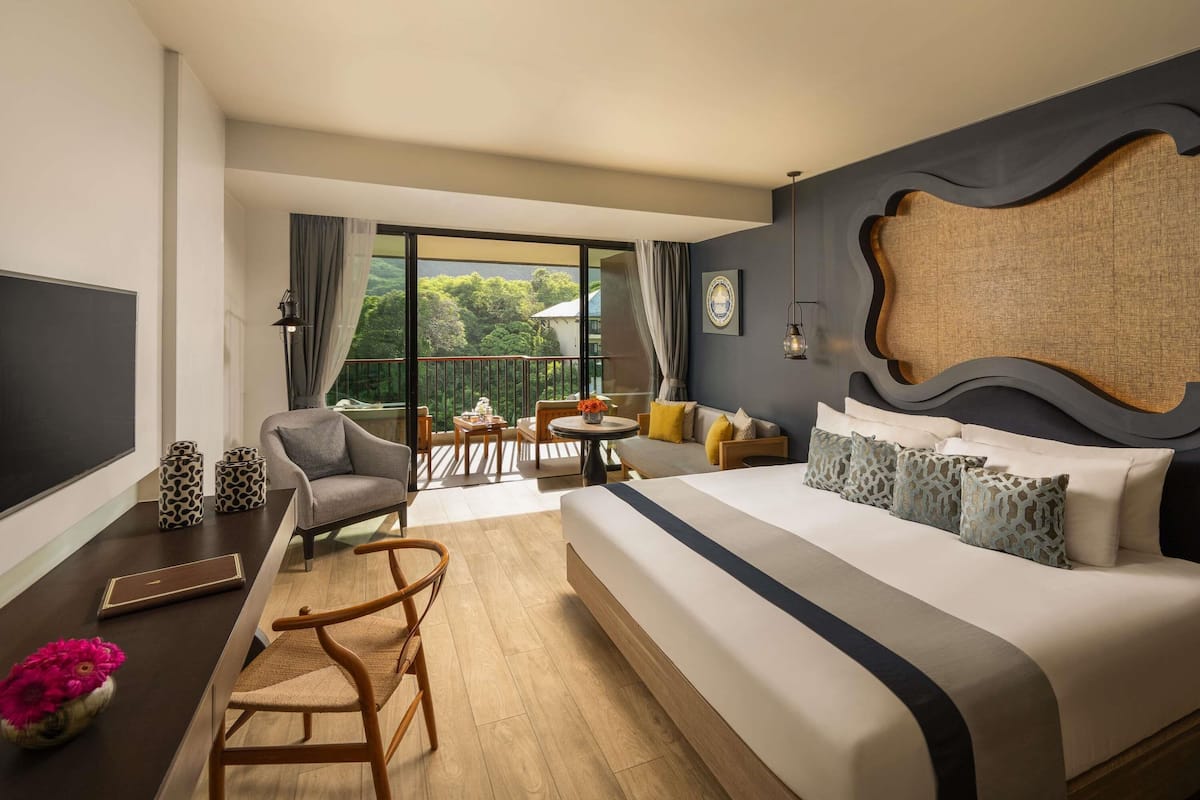 1 bedroom, premium bedding, down duvets, minibar