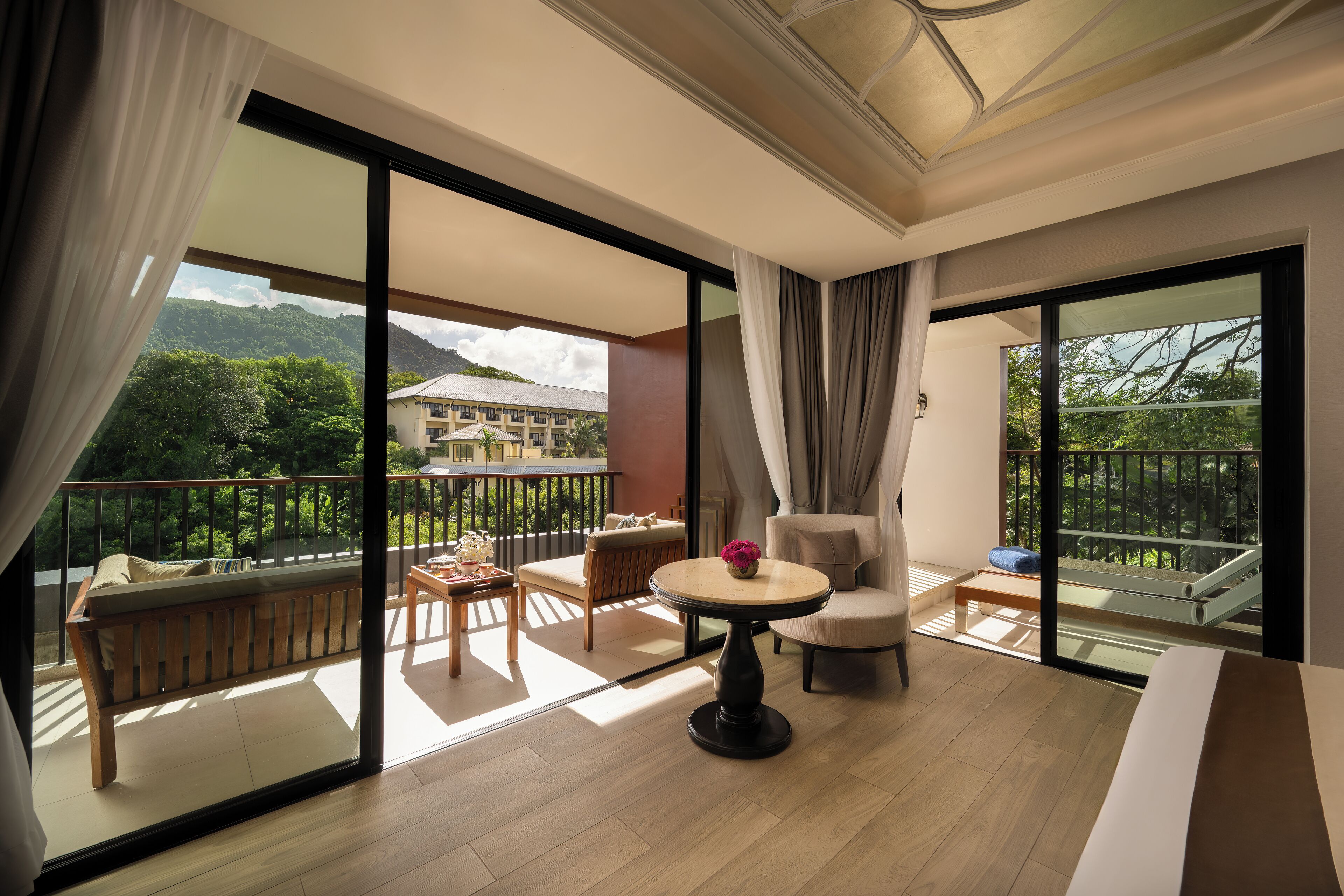 Deluxe Suite, Mountain View (Whirlpool bath) | Balcony