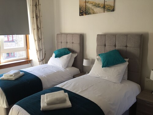 Great Location 2 Bedroom Scotstoun Flat