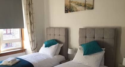 Great Location 2 Bedroom Scotstoun Flat