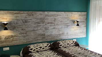 Quarto quádruplo | Roupas de cama premium, escrivaninha, ferros/tábuas de passar roupa