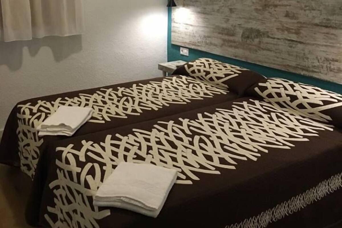 Twin Room, Shared Bathroom, City View | Premium bedding, desk, iron/ironing board (on request), WiFi (free)