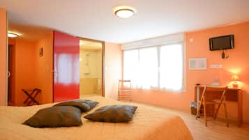 Habitación doble estándar | Escritorio, insonorización, cunas gratuitas y camas extra