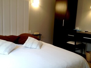Standard Double Room | Desk, free cribs/infant beds, free WiFi - Logis L'Auberge Picarde (Chepy)