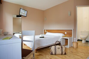 Standard Single Room | Desk, free cribs/infant beds, free WiFi - Logis L'Auberge Picarde (Chepy)