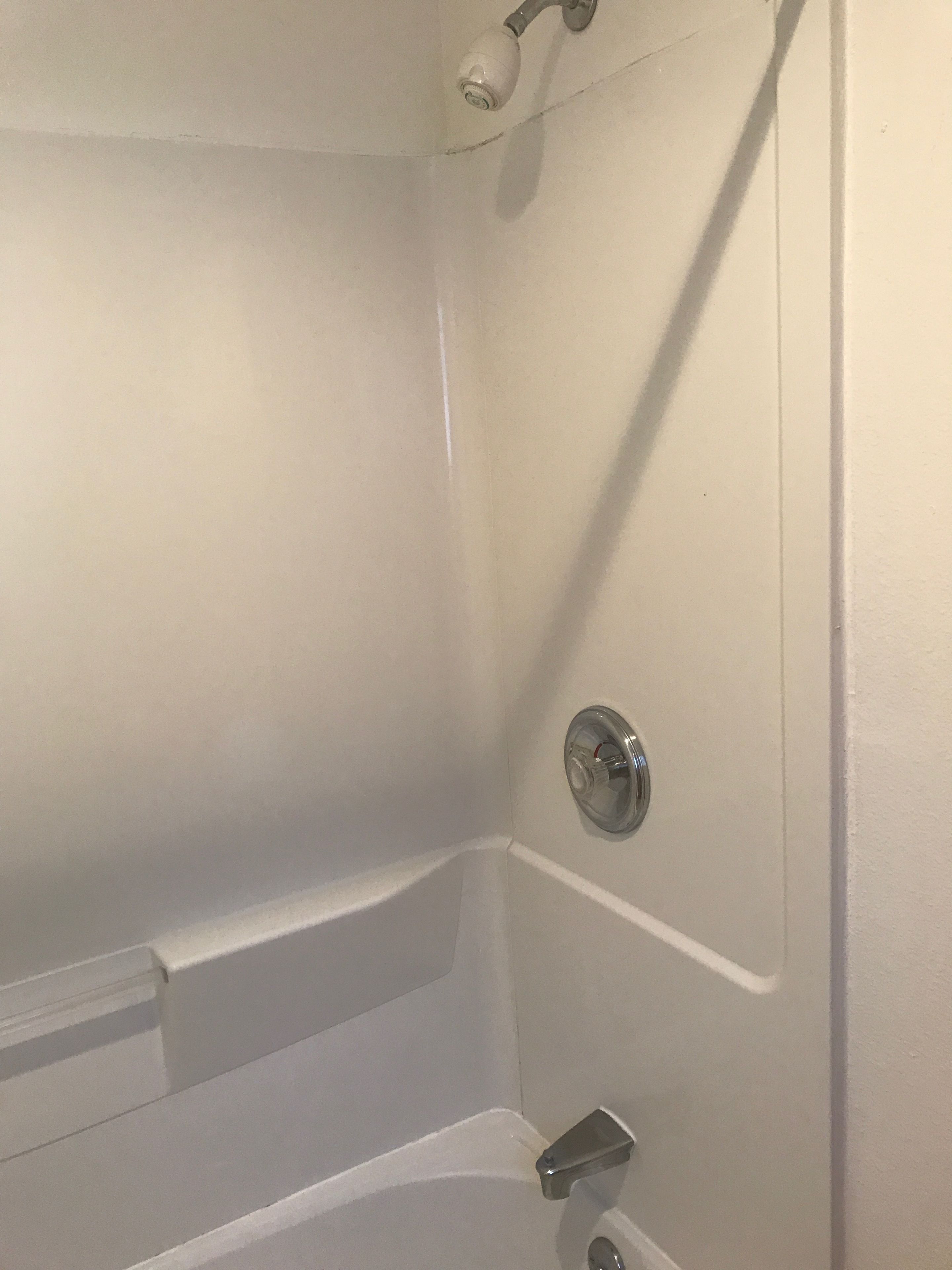 Combined shower/tub, hair dryer, towels