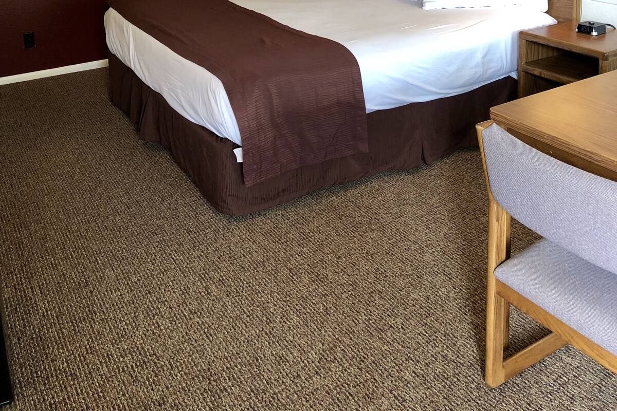 Quarto solteiro, 1 cama Queen | Escrivaninha, Wi-Fi de cortesia, roupa de cama
