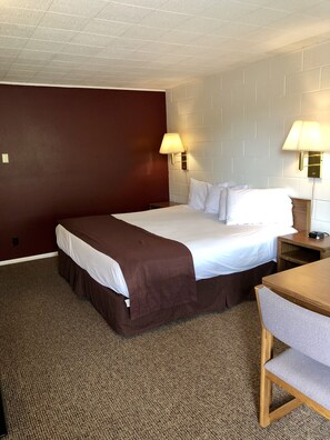 Single Room, 1 Queen Bed | Desk, free WiFi, bed sheets - Four Winds Motel (Jackson)