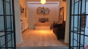 Chambre Deluxe | Décoration personnalisée, rideaux occultants, fer et planche à repasser