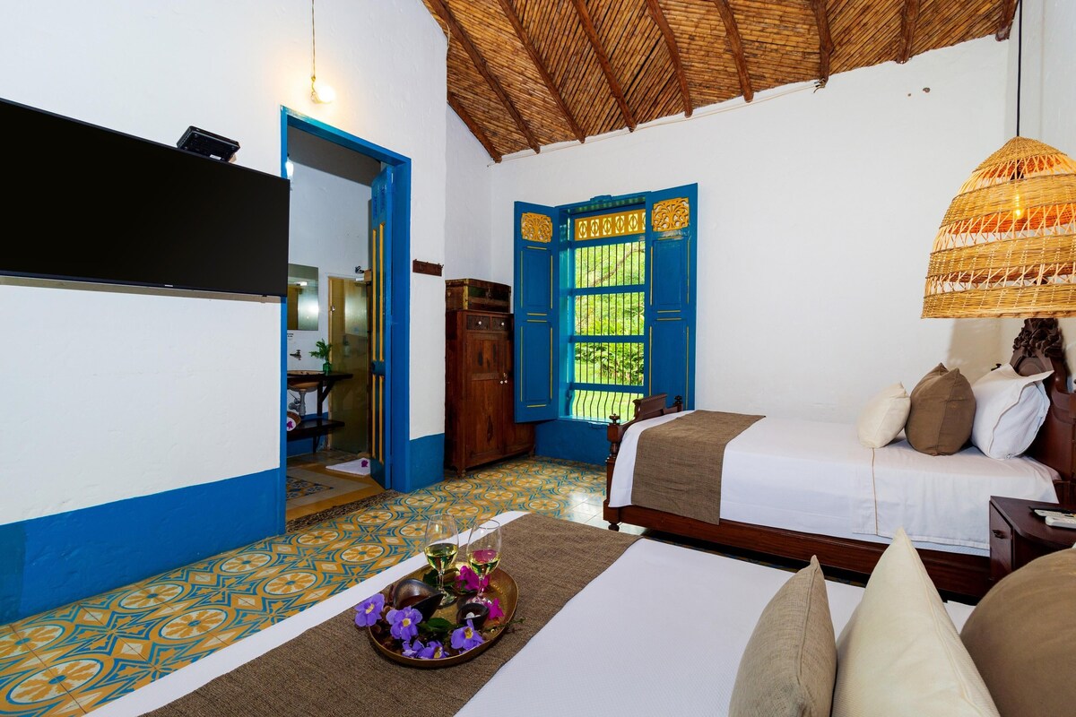 Premium bedding, desk, WiFi (free), individually decorated