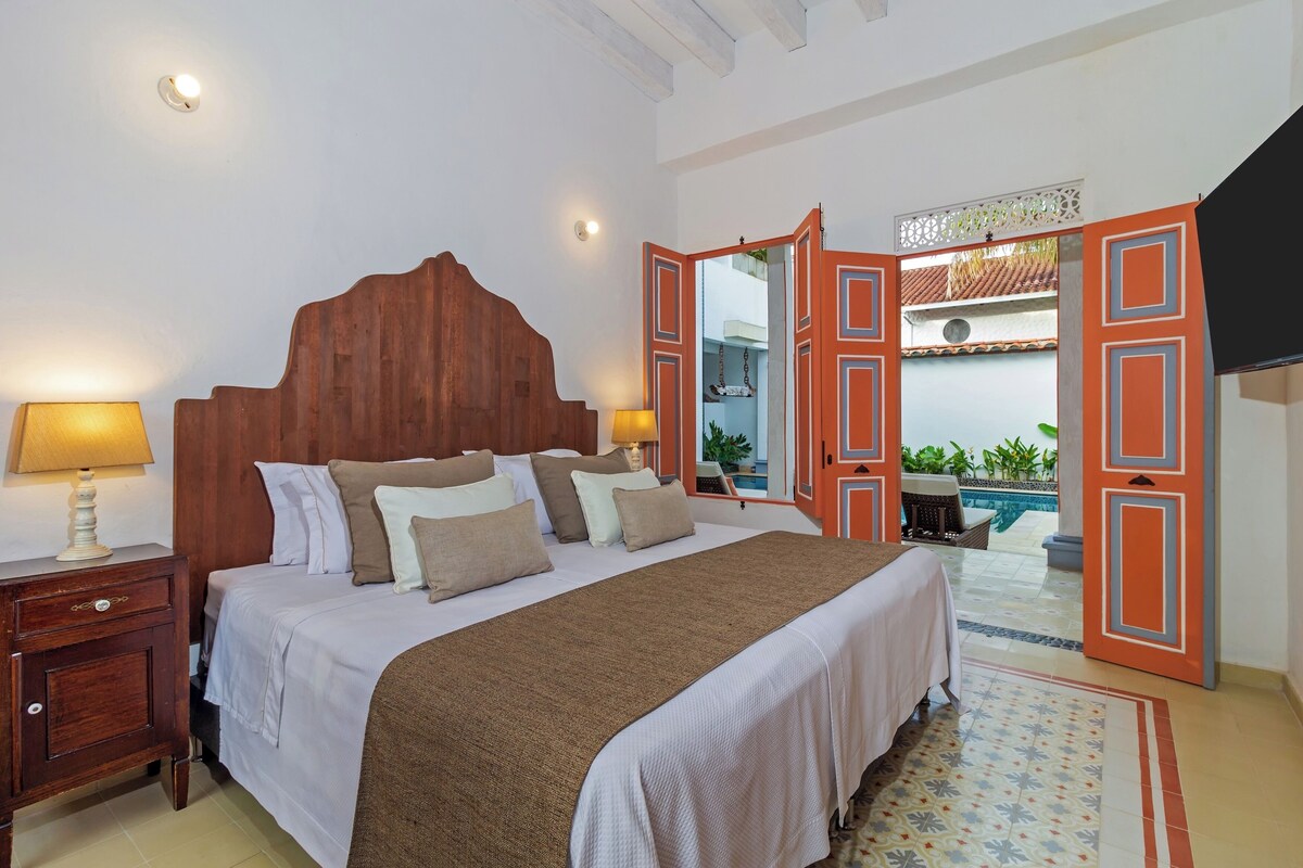 Premium bedding, desk, WiFi (free), individually decorated