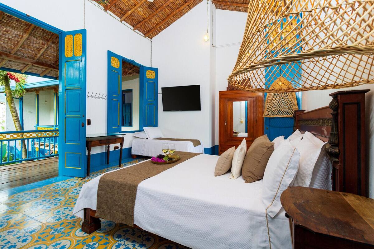 Premium bedding, desk, free WiFi, individually decorated