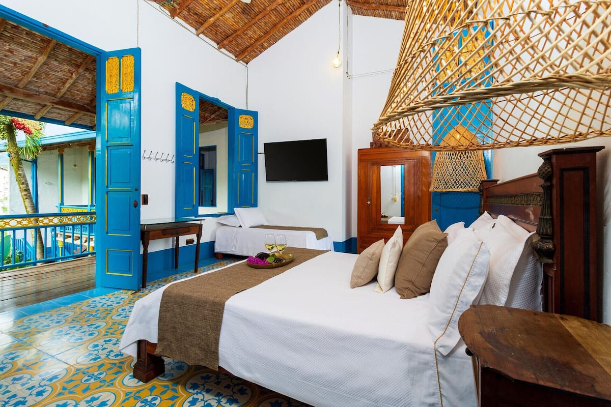 Premium bedding, desk, WiFi (free), individually decorated