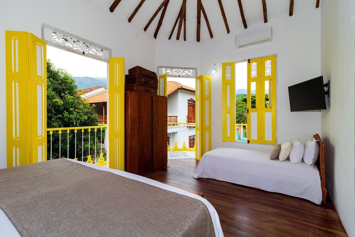 Premium bedding, desk, WiFi (free), individually decorated