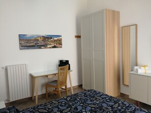 Executive Apartment, 2 Bedrooms, Kitchenette | 1 bedroom, premium bedding, memory-foam beds, minibar - Maison Lumière (Salerno)