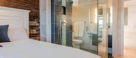2 habitaciones, escritorio, tabla de planchar con plancha y wifi