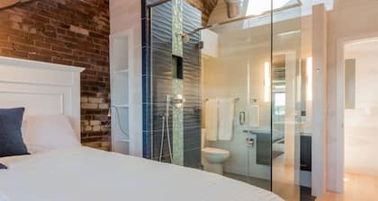 Waterfront Two Master Suite Penthouse with Rooftop