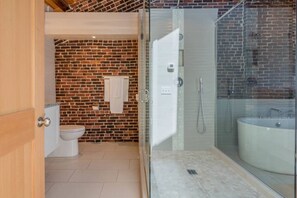 Séchoir à cheveux, plancher chauffant (salle de bain)