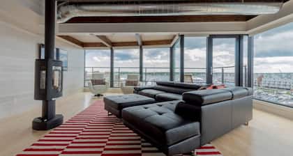 "Cornelia" Waterfront Penthouse Suite, emplacement privilégié du Vieux-Port, vues incroyables!