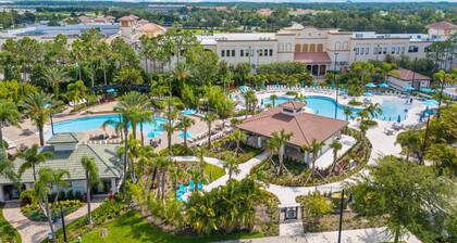 Elegant 3 Bdr 3.5 Bath Townhome At Vista Cay Resort fully equipped