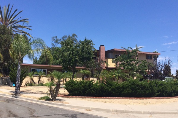 Nice house in a great area 15 minutes from beaches, Gaslamp, Zoo & much more!