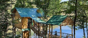 1 BEDROOM 1 BATH, TREE-CABIN BY A 20 ACRE PRIVATE LAKE