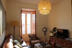 Televisión, libros y estéreo 