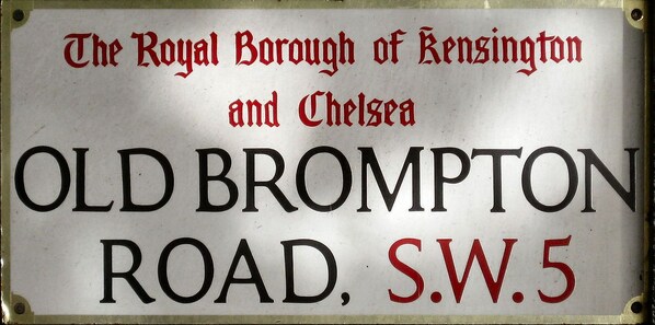 Skilt for Old Brompton Road, S.W.5 i Royal Borough of Kensington and Chelsea.