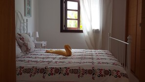 3 bedrooms, in-room safe, iron/ironing board, travel cot