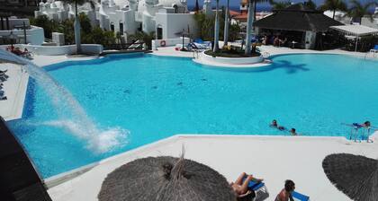 Luxus Bungalow Costa Adeje; Beheizter Pool, Klimaanlage, WiFi & Parken kostenlos