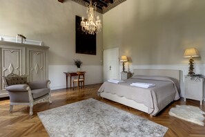 10 soverom, safe på rommet, strykejern/-brett og reiseseng for barn