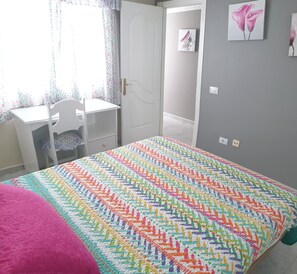 3 bedrooms, iron/ironing board, free WiFi, bed sheets