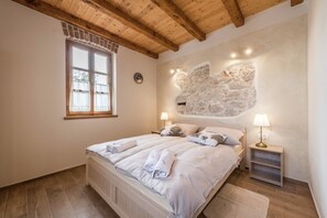 5 bedrooms, iron/ironing board, free WiFi - Villa in Sukošan with Pool near the Sea (Sukosan)