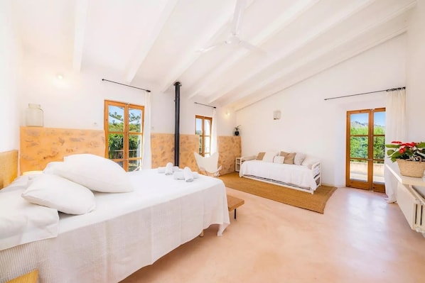 3 bedrooms, free WiFi, bed sheets