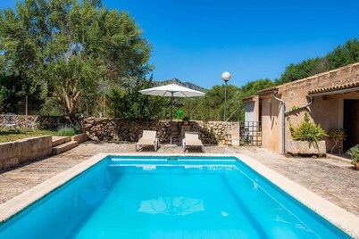 Ideal families Cottage, WIFI, private pool, few kilometers from the beach