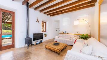 Télévision, cheminée