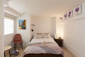 2 sovrum, skrivbord, strykjärn/strykbräda och wi-fi