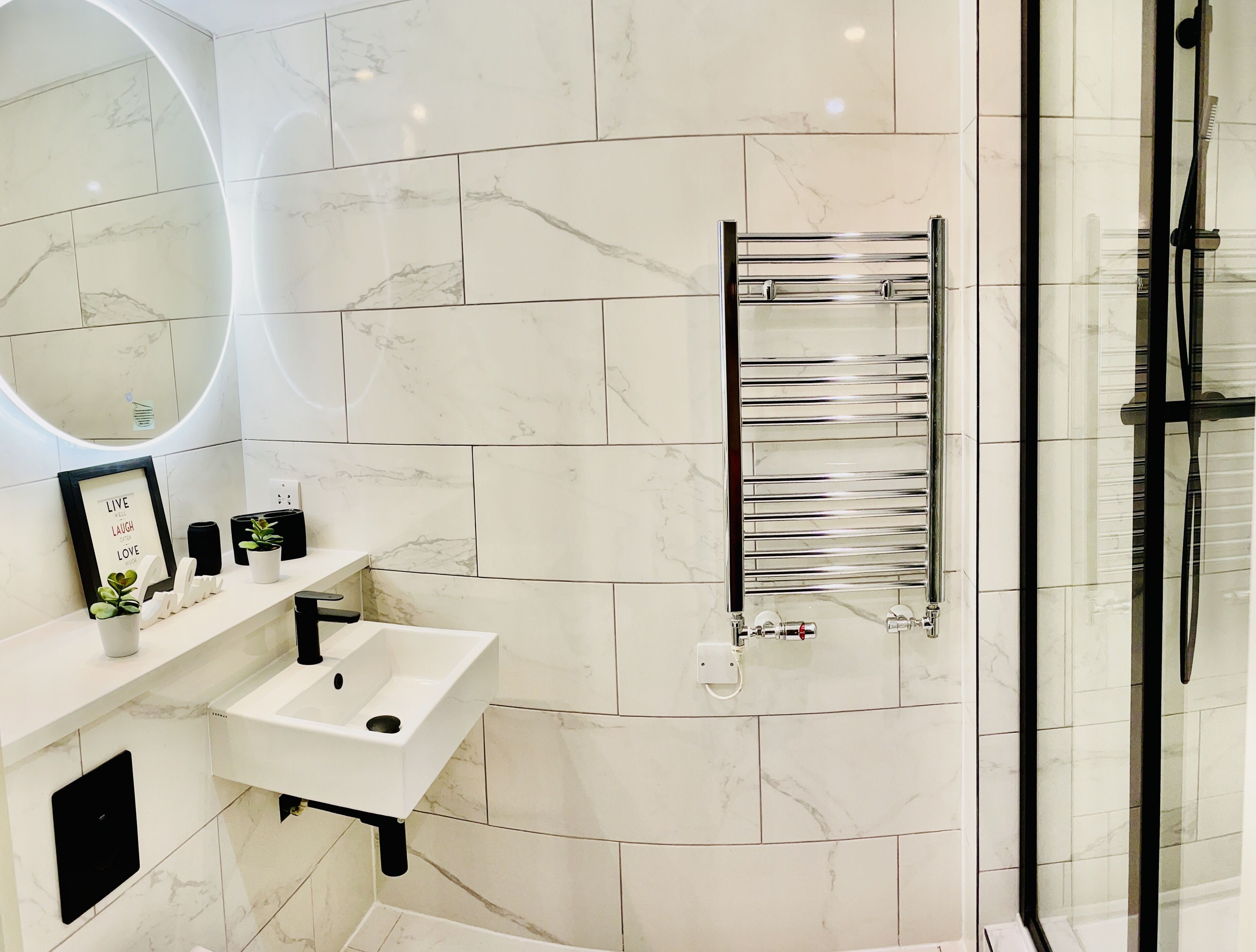 Combined shower/tub, hair dryer, towels, soap