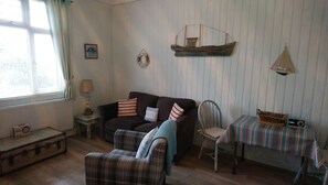 Téléviseur, lecteur de DVD, livres, sélection de films